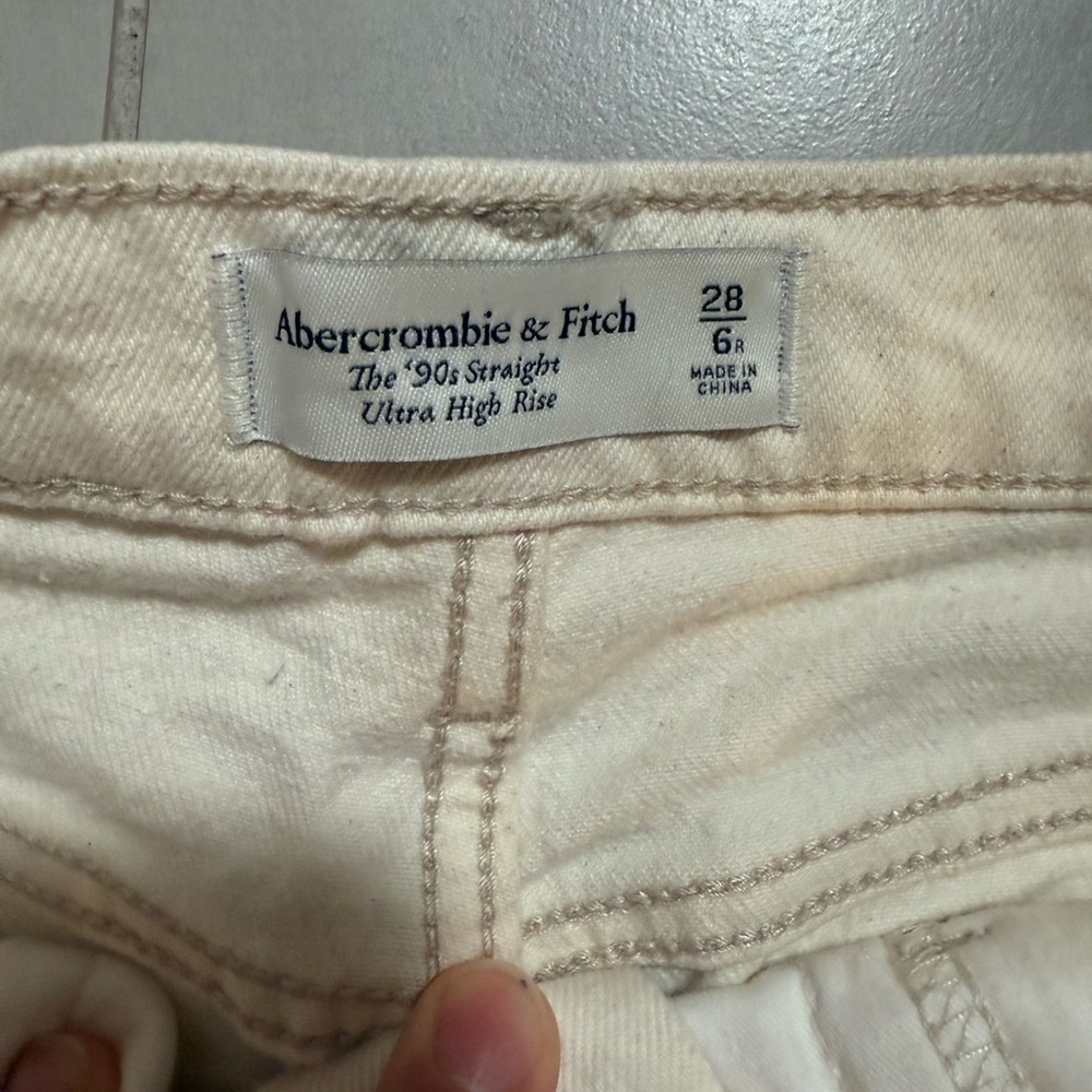 Abercrombie & Fitch Cream ultra High Rise 90s white Jeans - Picture 8 of 10